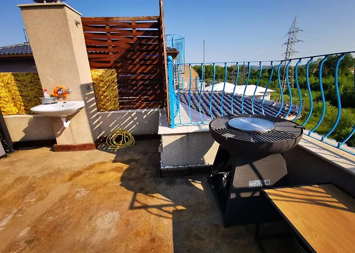 Dari Garden градина 切尔诺莫雷茨