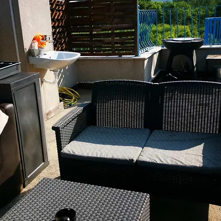 Dari Garden градина Daire *