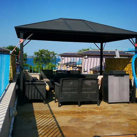 Dari Garden градина Apartment