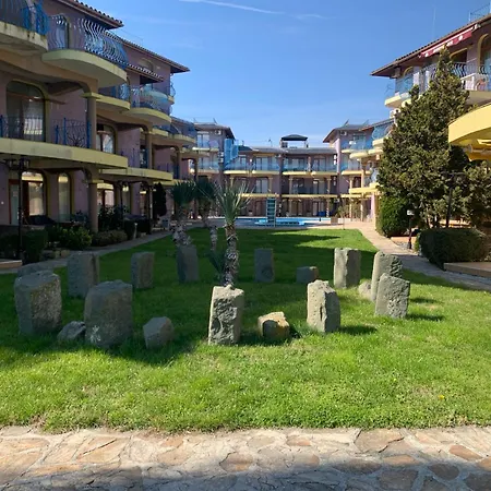 Dari Garden градина Apartment