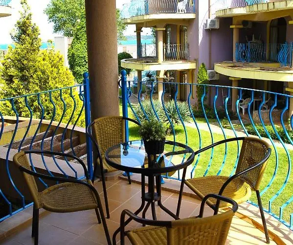 Dari Garden градина Lägenhet Tjernomorets