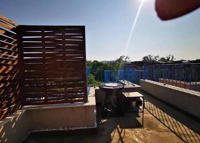 Apartament Dari Garden градина Czernomorec