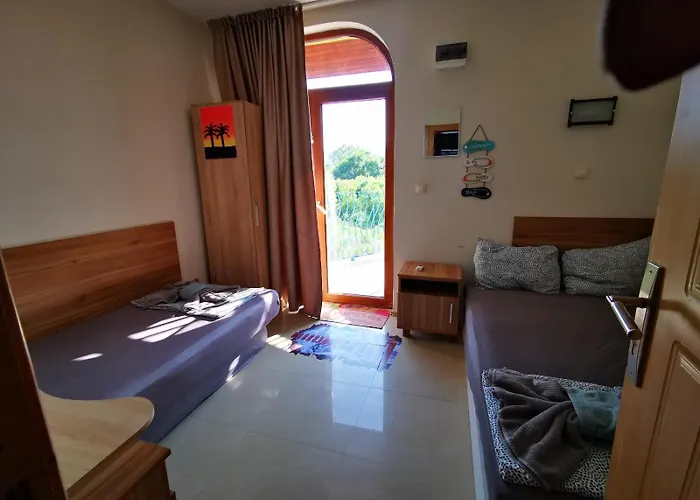 Apartament Dari Garden градина Czernomorec